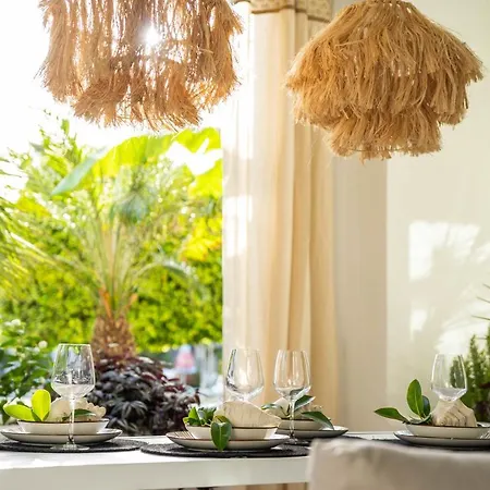 Salt & Garden Apartment *
