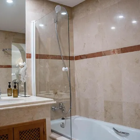 Salt & Garden Apartment *