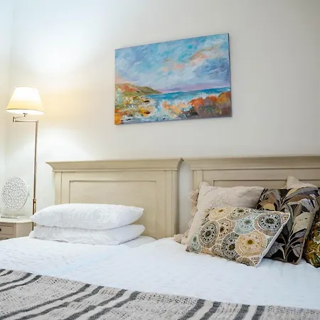 Salt & Garden Apartment