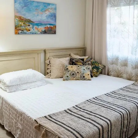 Salt & Garden Apartment