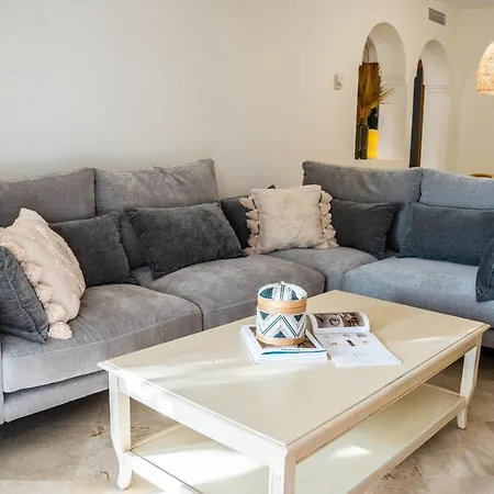 Salt & Garden Apartment *